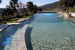 La piscina, fiore all'occhiello della villa, splendida nel suo design