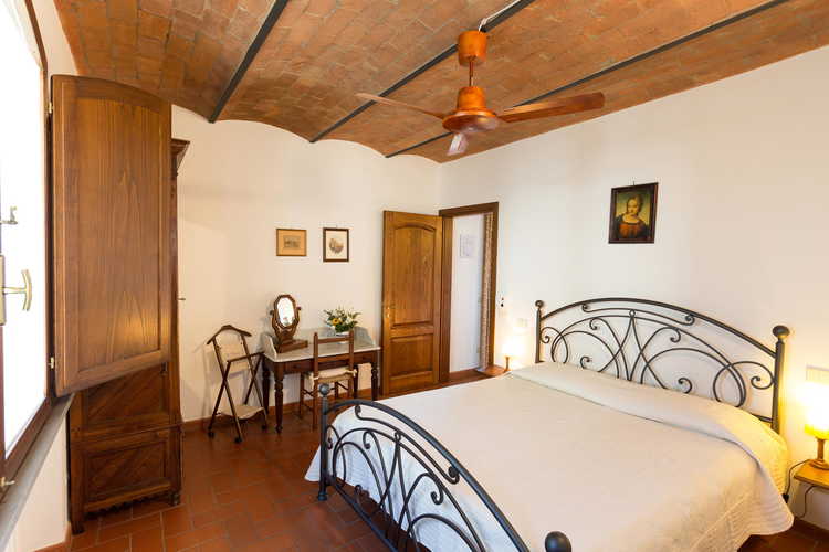 La Canigiana Chianti Vacation villas: bedrooms with ceiling fans