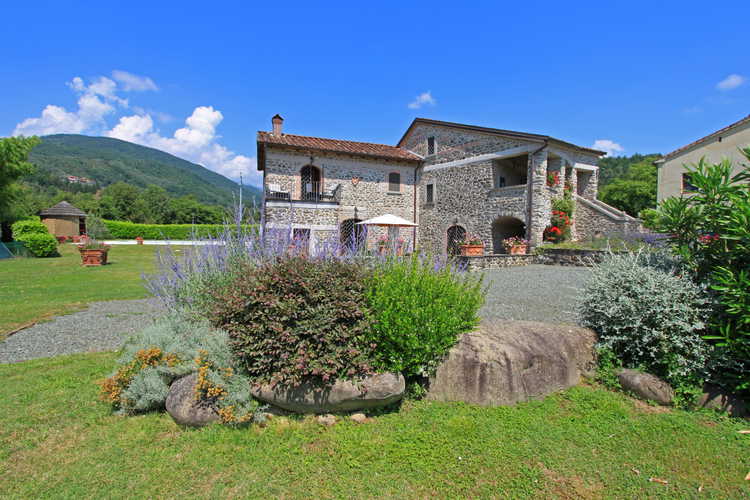 La Loggia Fiorita, villa per vacanze in Toscana con giardino esclusivo