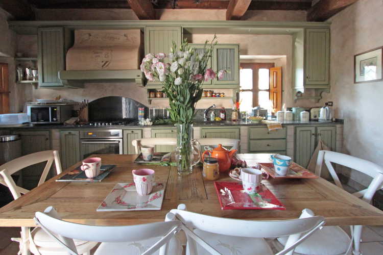 La Loggia Fiorita, villa con grande cucina dove poter mangiare tutti insieme