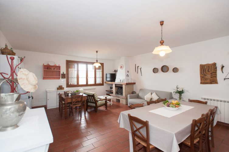 Nella sala da pranzo principale c'Ã¨ spazio per mangiare tutti insieme
