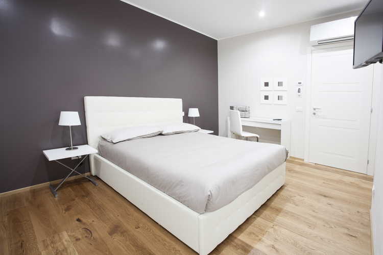 Le Dimore del Borgo: camera da letto con pavimenti in parquet