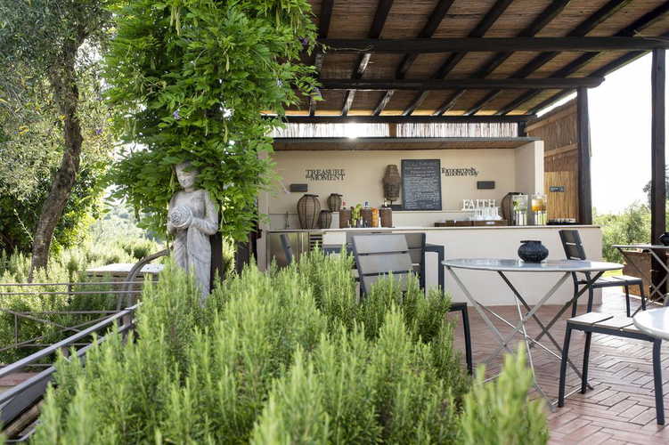 Locanda Le Piazze: ristorante in loco e bar a bordo piscina