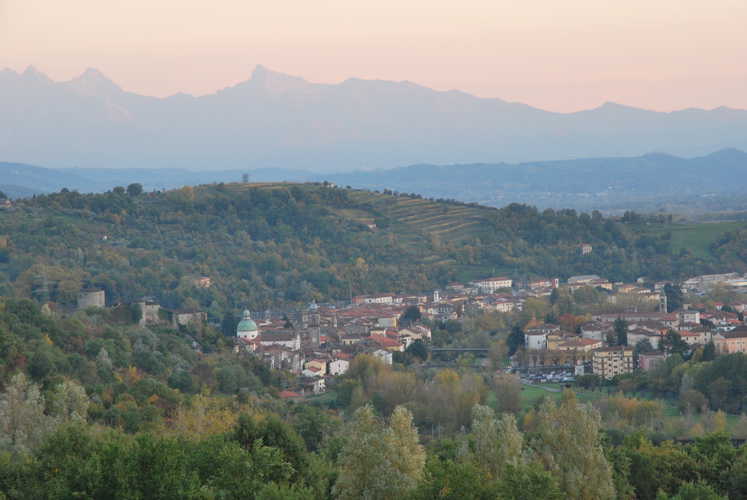 Lunantica Podere Il Falco - il profilo delle montagne che svettano all'orizzonte