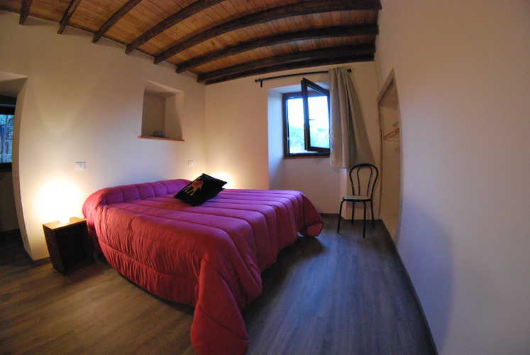 Lunantica Podere Il Falco - vi sono camere per viaggiatori singles, per coppie e per chi viaggia con tutta la famiglia