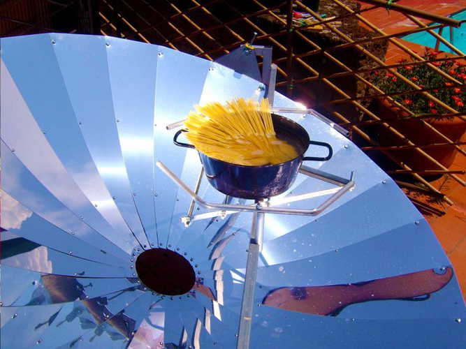 La bellezza di poter cucinare sfruttando il calore del sole
