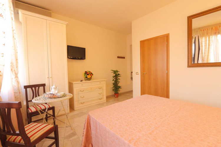 Stanza Rosa Monna Clara B&b