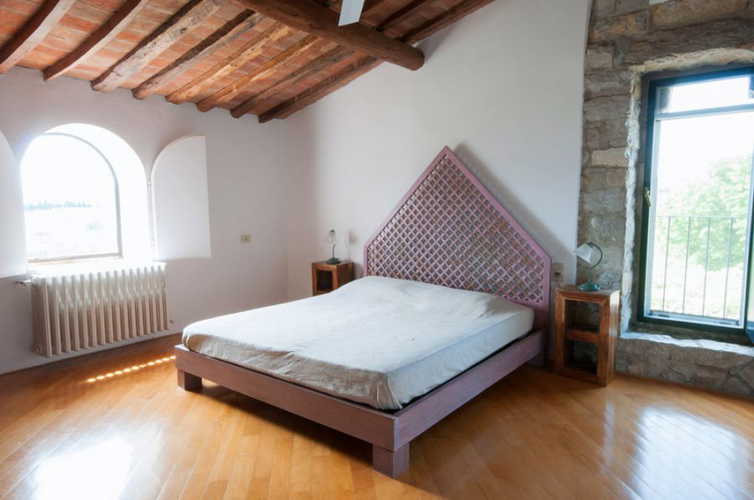 The Montrogoli Holiday Home has 5 bedrooms plus a comfortable sofa bed