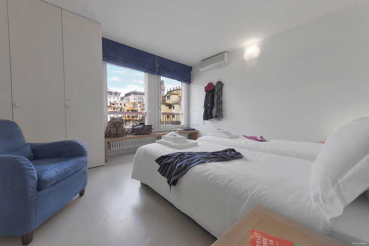 Old Bridge Apartment: seconda camera matrimoniale con vista panoramica su Ponte Vecchio