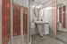 Old Bridge Apartment: due sono i bagni in camera, entrambi dotati di doccia