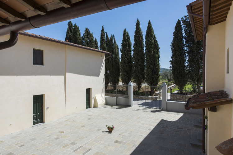 Agriturismo Olmofiorito: il caratteristico cortile, dove poter organizzare eventi o semplicemente rilassarsi