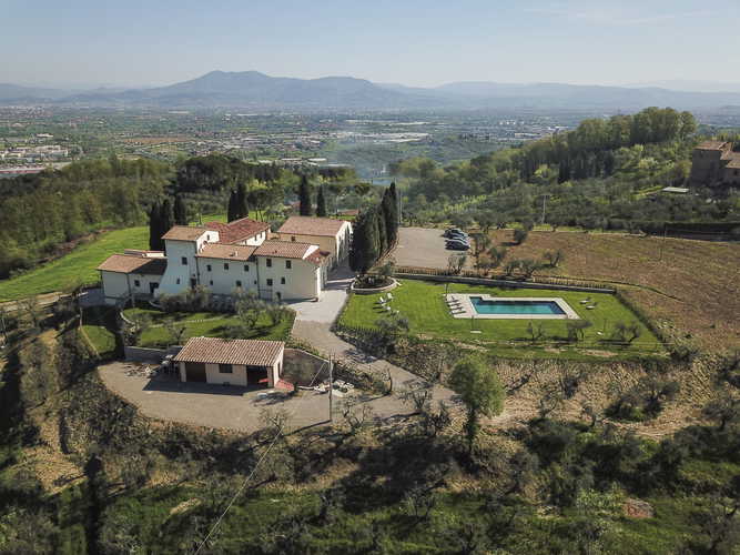 Agriturismo Olmofiorito: assaggia l'olio d'oliva ed il vino di denominazione Chianti qui prodotti