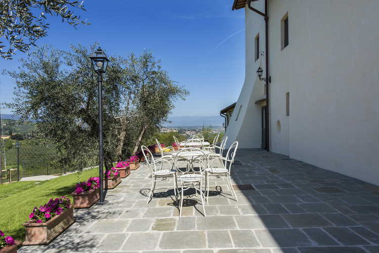 Agriturismo Olmofiorito: la terrazza panoramica che circonda gli appartamenti