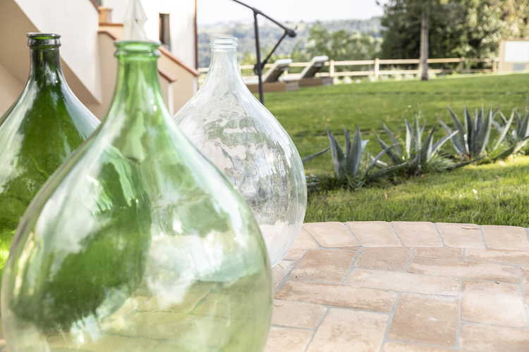 L'esterno dell'agriturismo Ã¨ un'area dove fermarsi a respirare l'atmosfera di Toscana