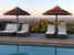 Piscina con veduta panoramica della Toscana