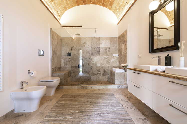 Il bagno di Sole, spazioso e dallo stile raffinato