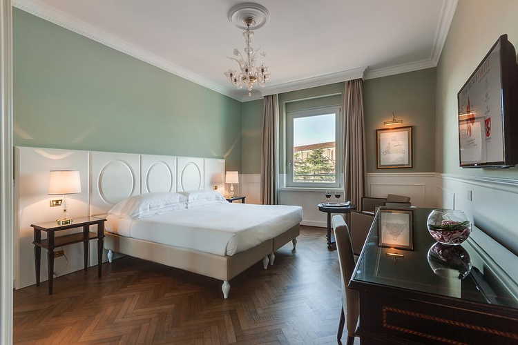 Plaza Hotel Lucchesi - camere sia per single che a misura di famiglia