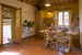 Agriturismo Podere Argena: cucina con accesso alla terrazza panoramica