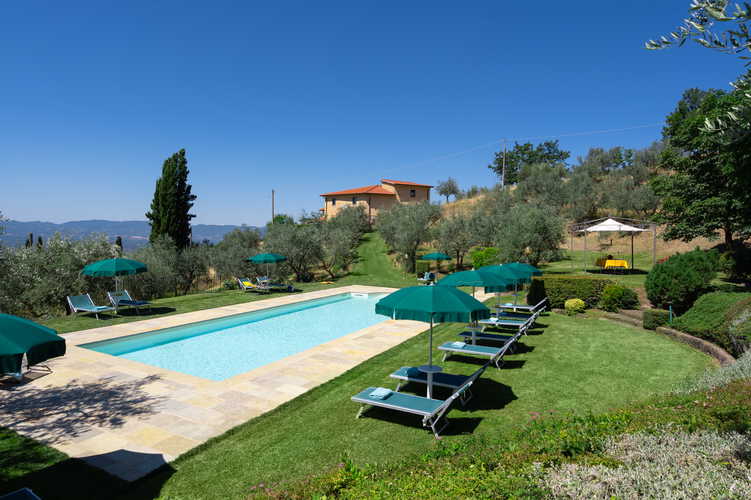 Podere Casarotta: la piscina circondata dal silenzio della campagna