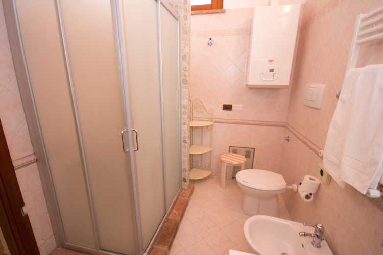 Podere Raffaello - Bagno con doccia, comodo e pratico