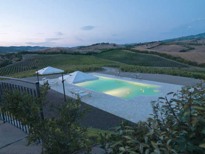 Poderi Firenze, the swimming pool at night