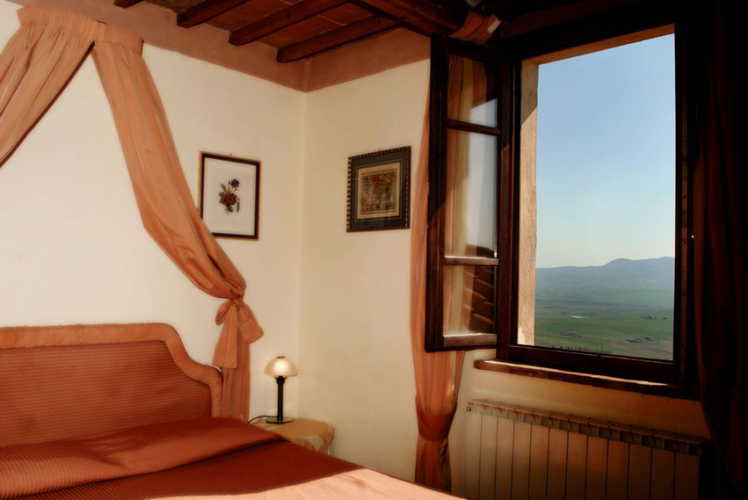 Panoramic bedrooms at il Chiostro di Pienza