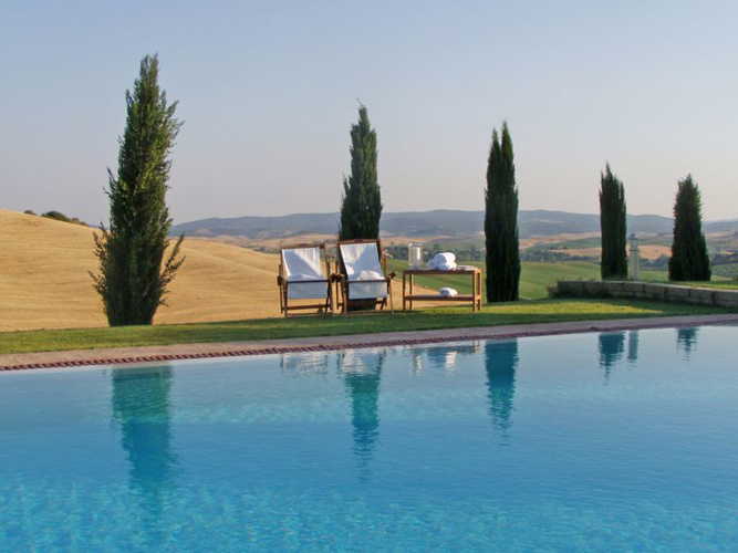 The lovely swimming pool