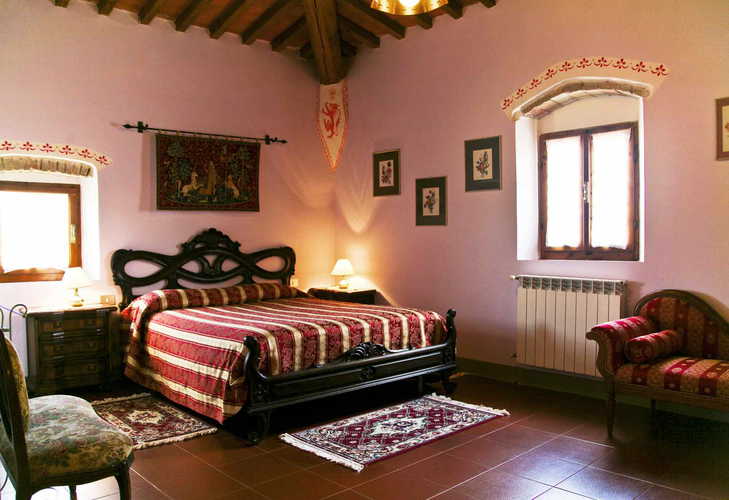 Sant Andrea Cellole - Letti in eleganti strutture in legno massello