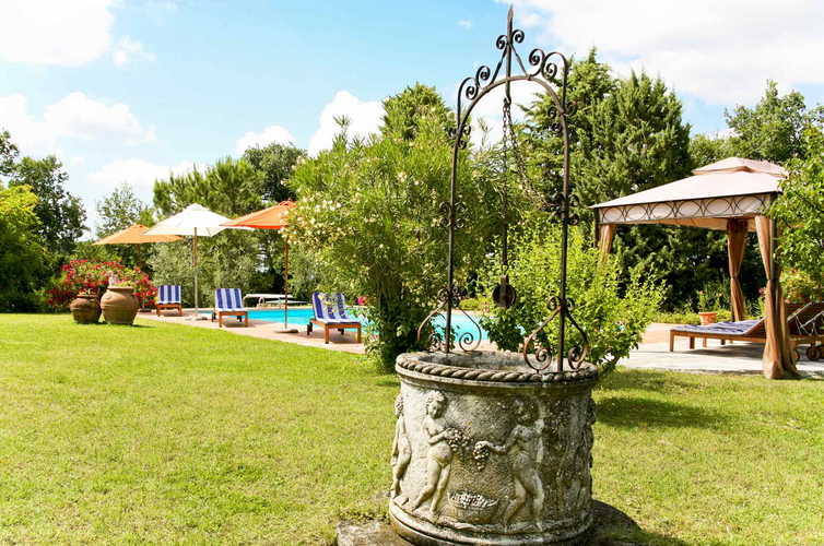 Sant Andrea Cellole - Il giardino tenuto alla perfezione e curato in ogni dettaglio