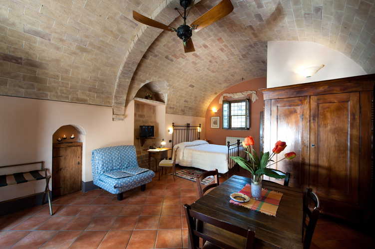 L'arredo vanta caratteristiche originali magnificamente ristrutturate