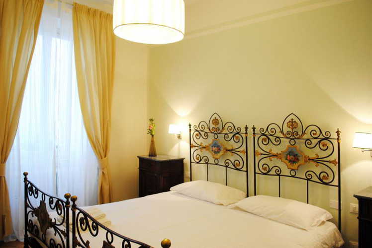 Lungarno bedroom