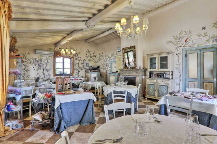 Vi Ã¨ un ristorante in loco dove si organizzano anche corsi di cucina