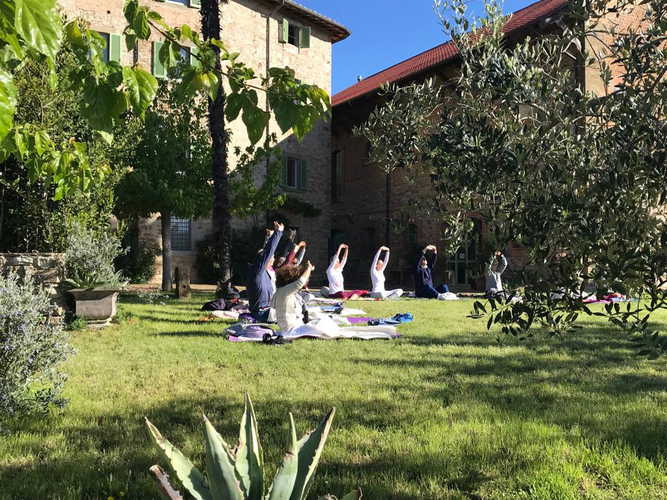 Terzo di Danciano: gardens for yoga retreats