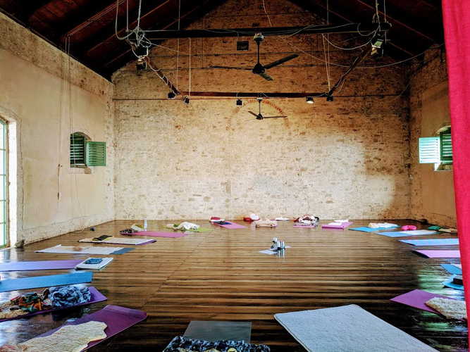 Terzo di Danciano: Hardwood floors in the grand hall for Yoga retreat