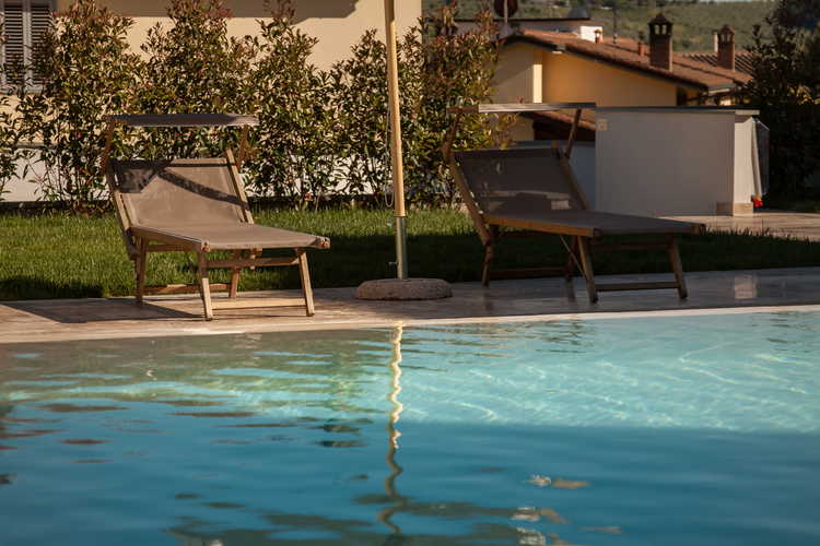 Florence Hills Luxury Resort - Relaxing Poolside