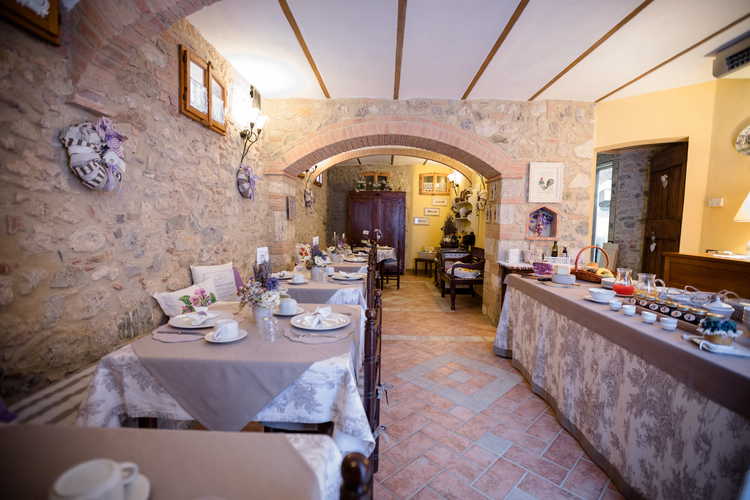 Colazione ricca e genuina preparata dalla madre di Piero