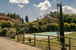 Villa Borgo la Fungaia: la piscina, recintata e circondata da un grazioso giardino