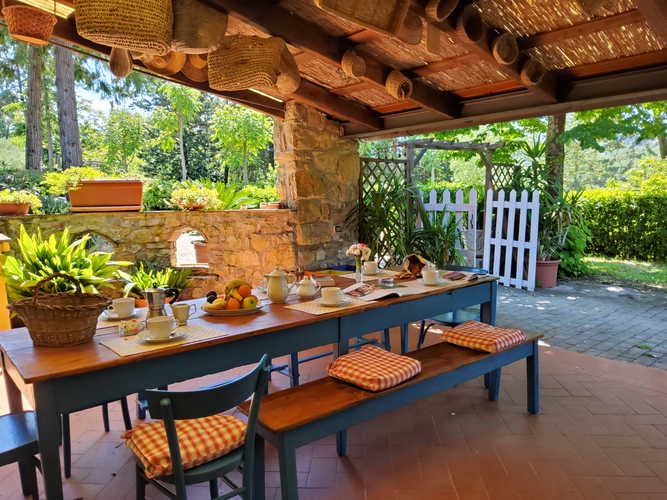 Outdoor meals at Villa Cafaggiolo