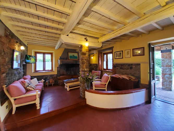 Personal touches & cozy vacation apartment layout at Villa Cafaggiolo