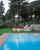 La piscina circondata dalla pineta