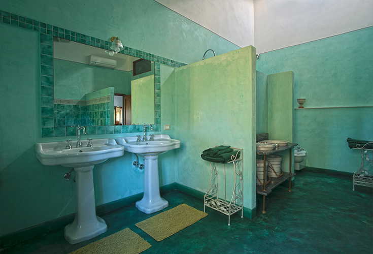 I grandi bagni costituiscono il tocco speciale di questo B&B
