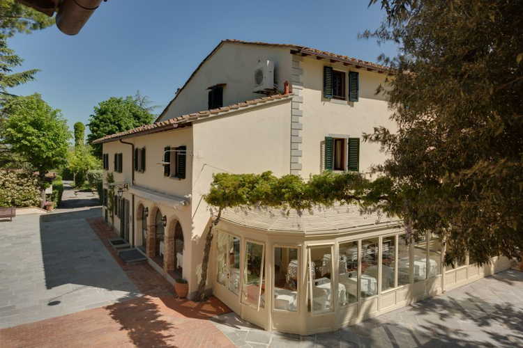 Villa I Barronci: Lots of outdoor areas for relaxation