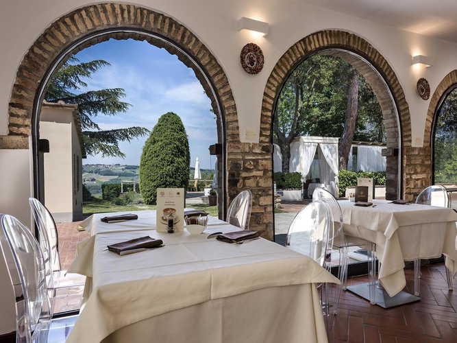  Villa I Barronci: a Tuscan resort 