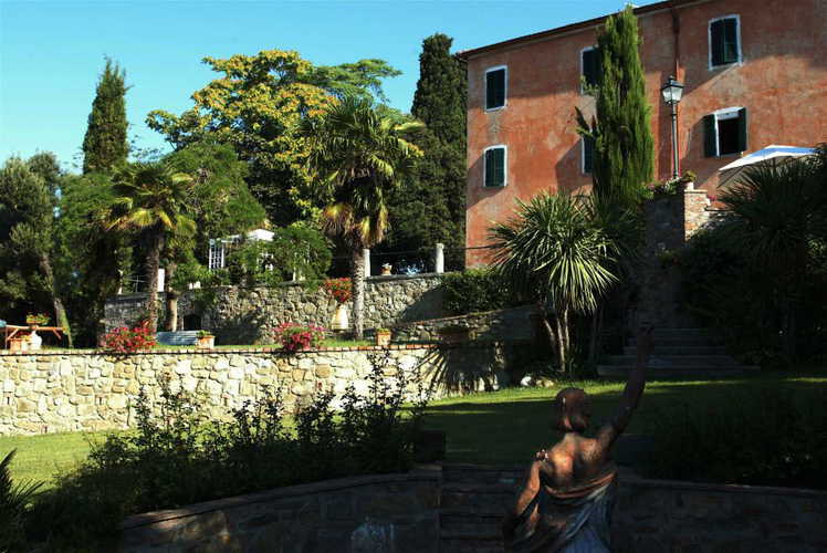 La villa in tutto il suo tradizionale splendore toscano! La villa in tutto il suo tradizionale splendore toscano!