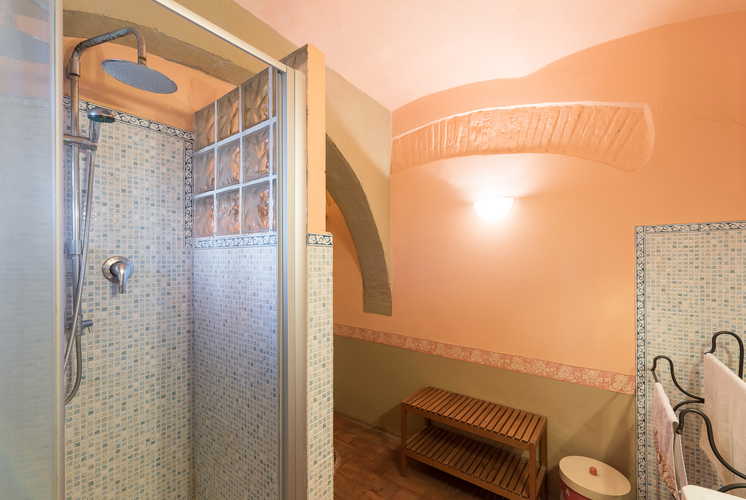 Villa Lysis - bathroom with shower