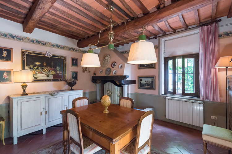 Villa Lysis - dining room with fireplace