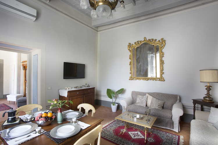 Villa Roveto: i pavimenti sono in tipica terracotta toscana