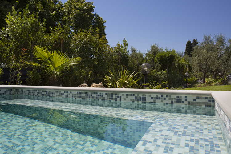 Villa Roveto: magnifica piscina ad uso esclusivo degli ospiti