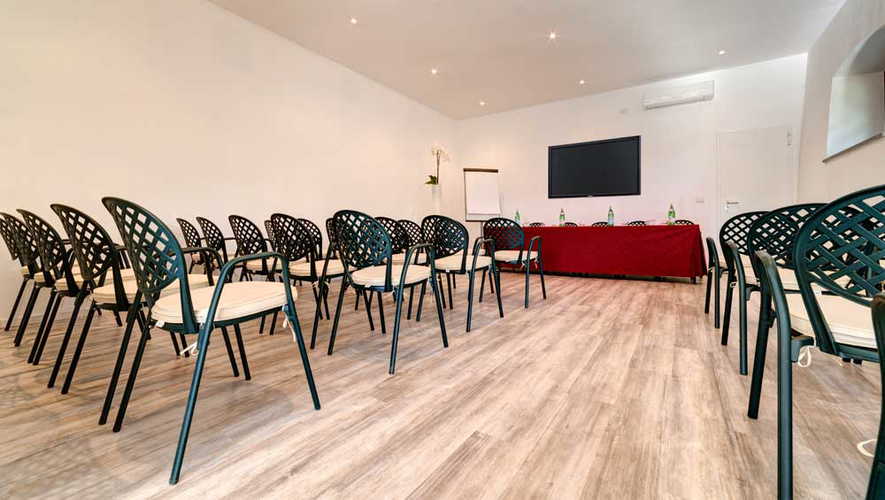 Ask the staff about organizing your buisness meeting at Villa Tolomei