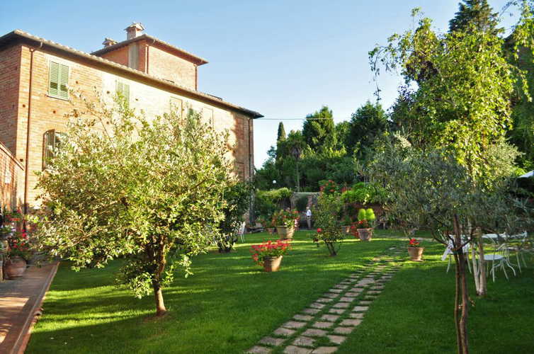 Lo splendido giardino che circonda la villa
